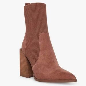 Steve Madden Tackle Taupe Suede Size 5.5 Brand New!